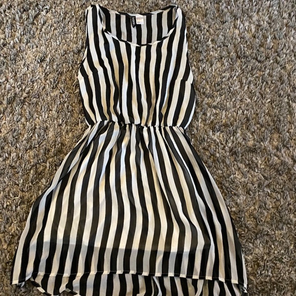 Dress - Picture 1 of 2